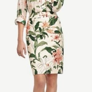 ANN TAYLOR Petite Garden Floral Tiger Lily Pencil Skirt